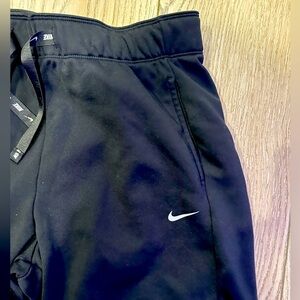 Nike women’s med rise black fleece seats. Worn once.